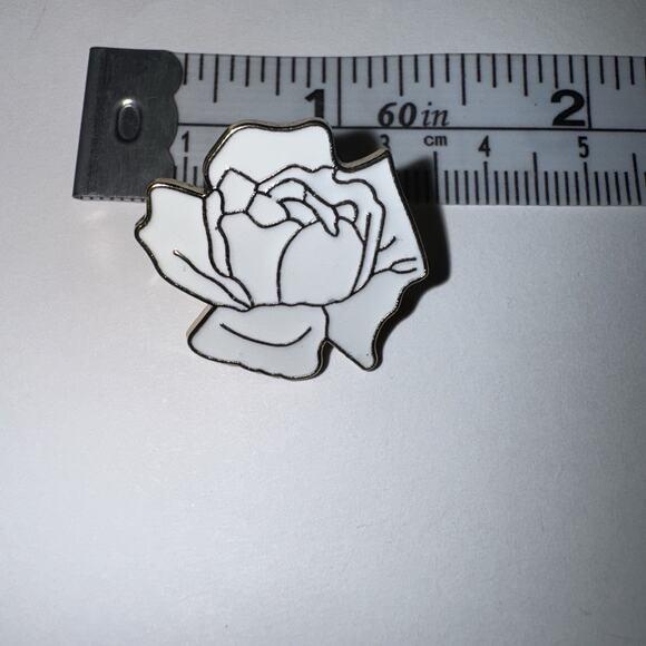 White Lotus Pin Brooch - Picture 1 of 2